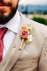 Close up shot of the groom's boutonnière